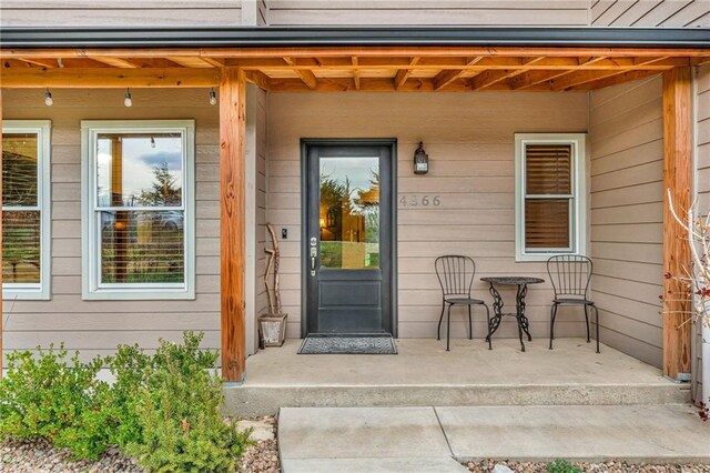 4866 Dabinawa Dr, Mclouth, KS 66054 - entrance to property featuring a porch