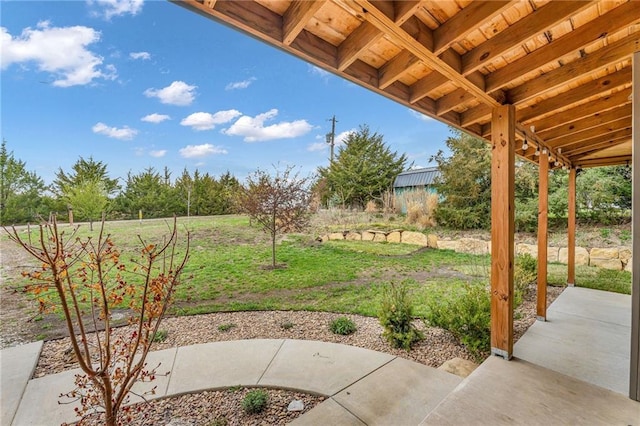 4866 Dabinawa Dr, Mclouth, KS 66054 - view of yard with a patio