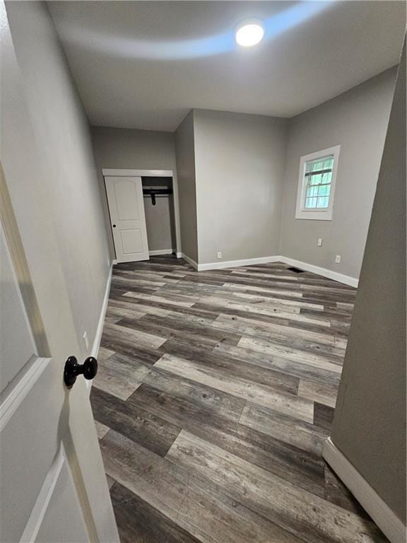 3400 E 14th St, Kansas City, MO 64127 - empty room with wood finished floors and baseboards