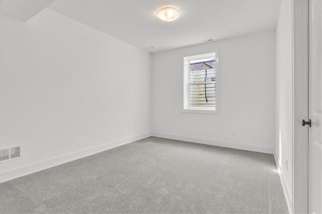 8137 N Farley Ave, Kansas City, MO 64158 - carpeted empty room featuring baseboards and visible vents