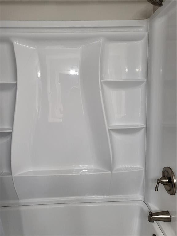 full bath with tub / shower combination