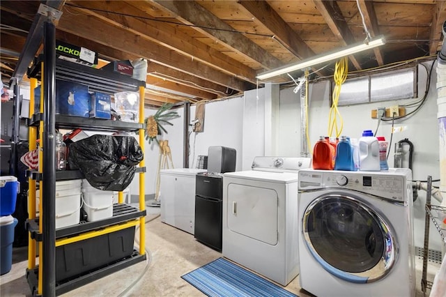 508 S 7th St, Louisburg, KS 66053 - clothes washing area featuring independent washer and dryer