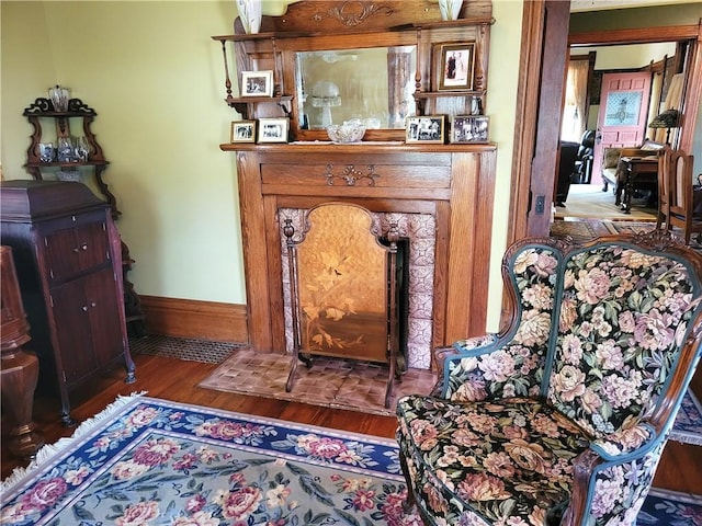 sitting room with wood finished floors and baseboards