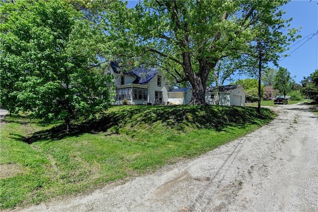 view of front facade featuring driveway and a garage