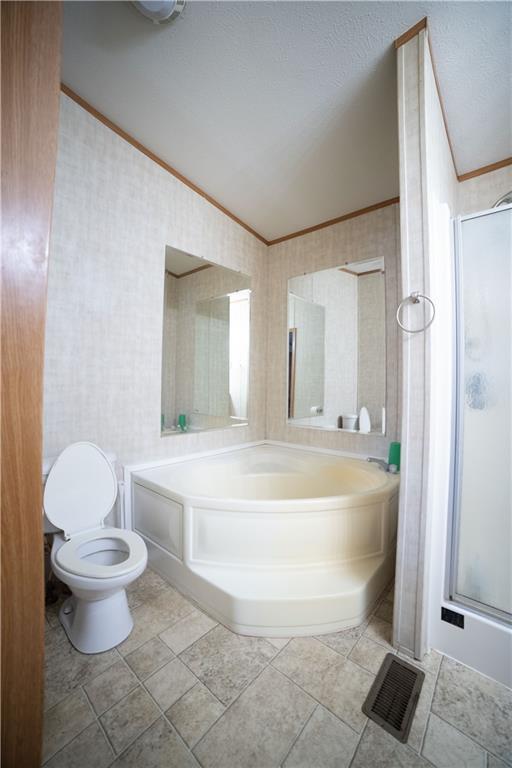 5783 Union Rd, Mclouth, KS 66054 - bathroom featuring visible vents, crown molding, and wallpapered walls