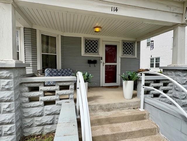 property entrance featuring a porch