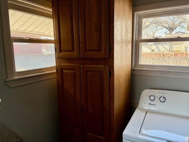 laundry room with washer / clothes dryer