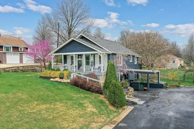 view of front of property featuring covered porch and a front yard