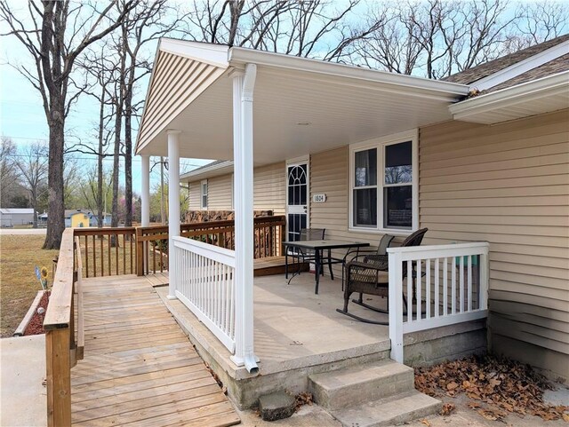 1804 S Phillips St, El Dorado Springs, MO 64744 - deck with outdoor dining space