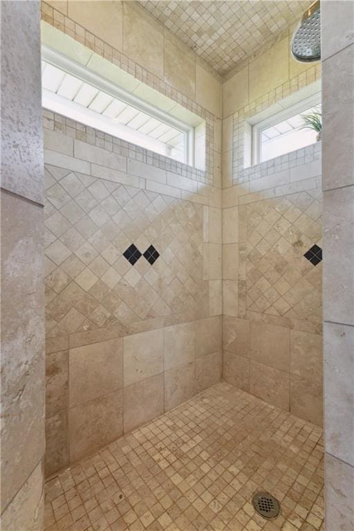 full bath with tiled shower