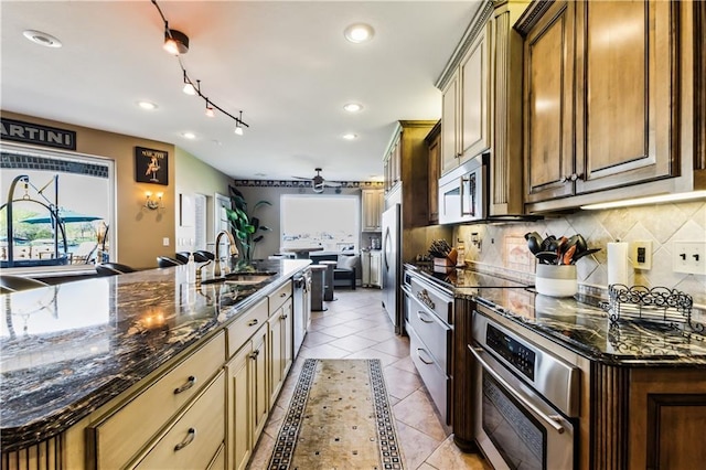 kitchen featuring recessed lighting, stainless steel appliances, a sink, and backsplash