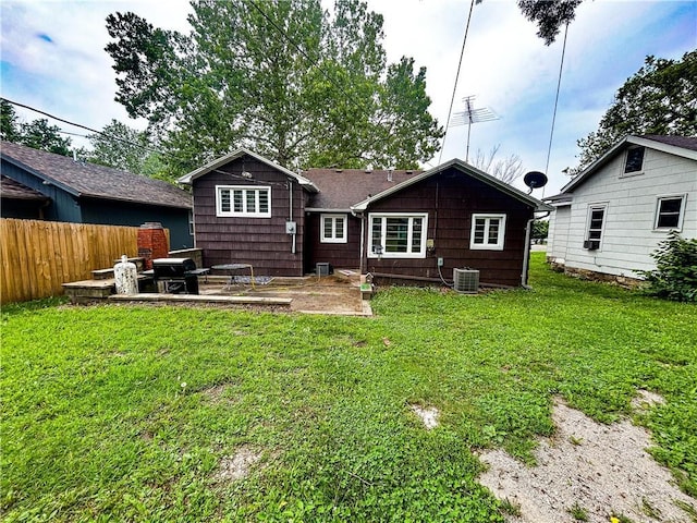 1124 Pacific Ave, Osawatomie, KS 66064 - rear view of house featuring a patio