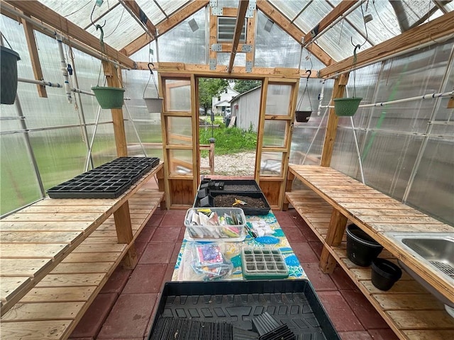 1124 Pacific Ave, Osawatomie, KS 66064 - sunroom with vaulted ceiling