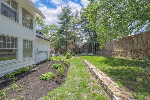 view of yard featuring a fenced backyard