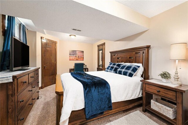17014 NE 119th St, Kearney, MO 64060 - bedroom featuring light colored carpet and a textured ceiling