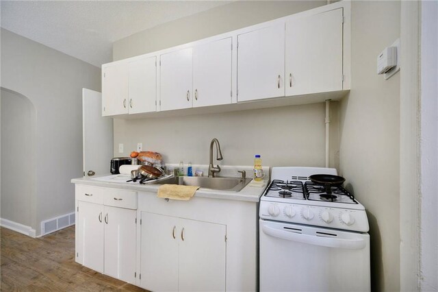 3318 E 10th St, Kansas City, MO 64127 - photo 9