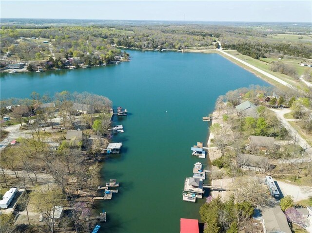 225 E Sugarlake Dr, Mound City, KS 66056