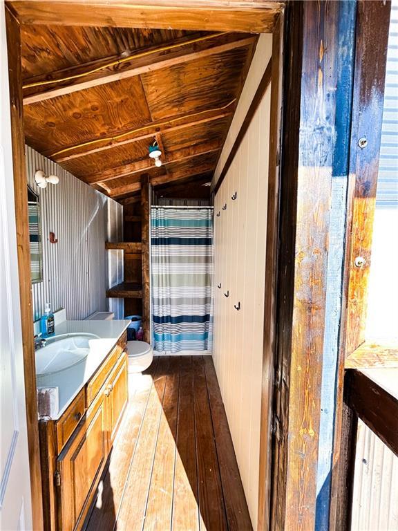 225 E Sugarlake Dr, Mound City, KS 66056