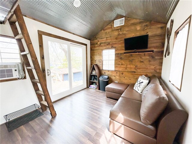 225 E Sugarlake Dr, Mound City, KS 66056