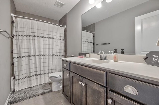4246 Lakeview Ter, Basehor, KS 66007 - full bath with shower / bath combo, toilet, vanity, and visible vents