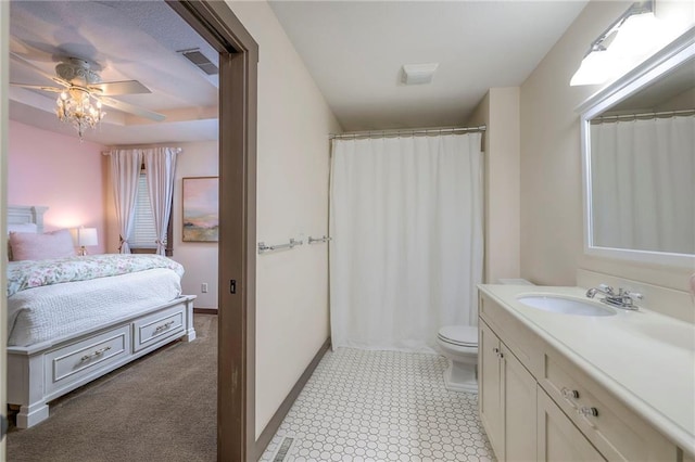 101 Algonquin Dr, Lake Winnebago, MO 64034 - ensuite bathroom featuring ceiling fan, vanity, toilet, a shower with curtain, and baseboards