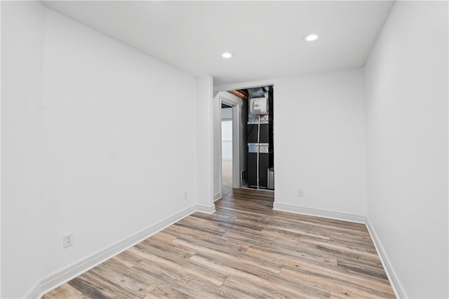 11273 S Lakecrest Dr, Olathe, KS 66061 - spare room featuring light wood finished floors, recessed lighting, and baseboards