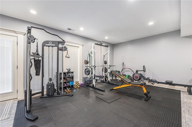 workout area featuring baseboards, visible vents, and recessed lighting