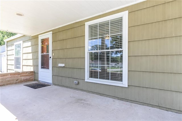 1306 W 29th St S, Independence, MO 64052 - doorway to property featuring a patio area