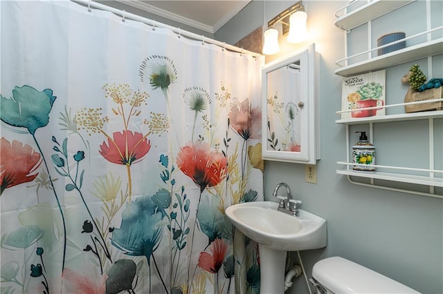 1306 W 29th St S, Independence, MO 64052 - bathroom featuring ornamental molding and curtained shower