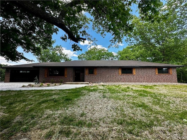 909 Bell Dr, Excelsior Springs, MO 64024 - single story home with a garage, a front lawn, and brick siding