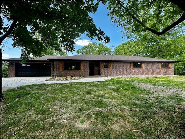 909 Bell Dr, Excelsior Springs, MO 64024 - ranch-style house featuring a garage, brick siding, a front yard, and driveway