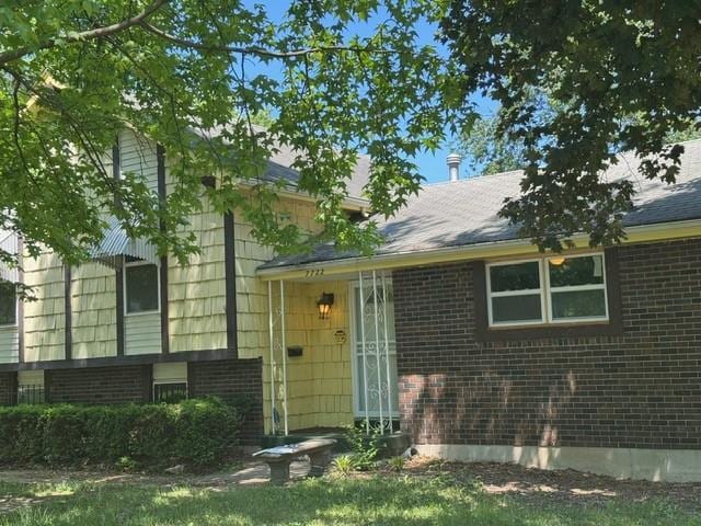 7722 E 90th Ter, Kansas City, MO 64138 - view of front facade with brick siding