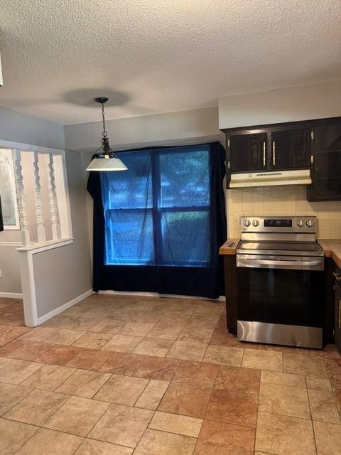 7722 E 90th Ter, Kansas City, MO 64138 - kitchen with stainless steel electric stove, under cabinet range hood, dark cabinetry, a textured ceiling, and decorative light fixtures