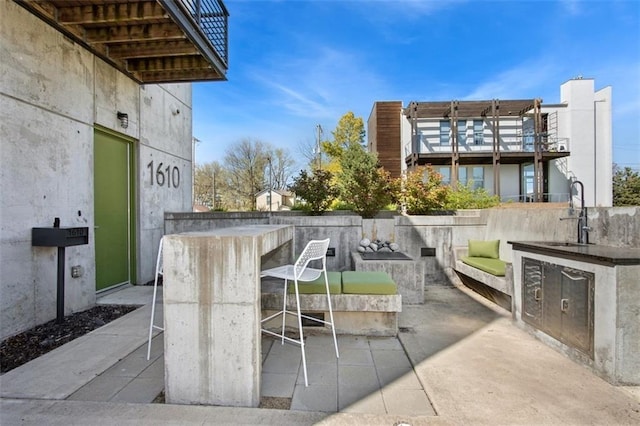 1610 Summit St, Kansas City, MO 64108 - view of patio / terrace with outdoor dry bar, a sink, and area for grilling