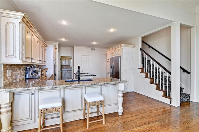 4319 N Mulberry Dr, Kansas City, MO 64116 - kitchen featuring a sink, a peninsula, crown molding, stainless steel refrigerator with ice dispenser, and dark wood-style floors