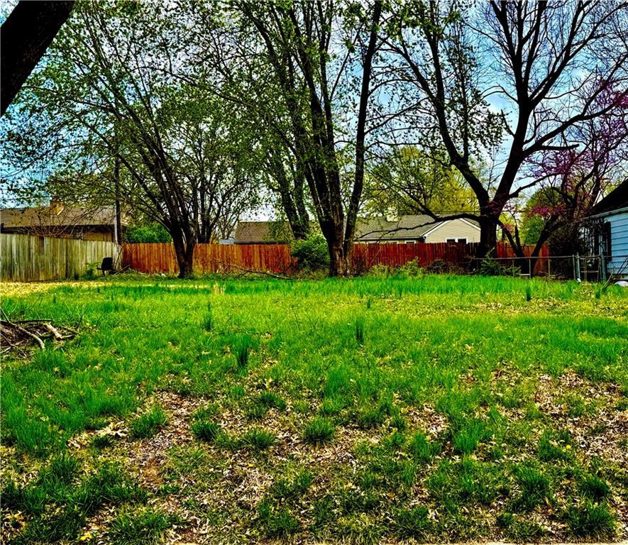2805 S Fuller Ave, Independence, MO 64052 - photo 1
