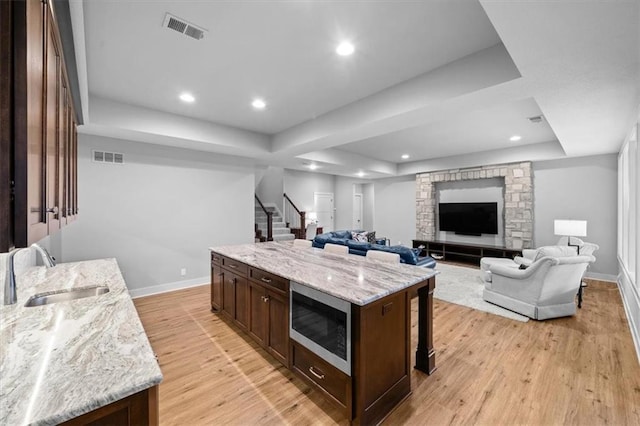 2189 W 89th Pl, Leawood, KS 66206 - kitchen featuring a sink, a tray ceiling, stainless steel microwave, and baseboards