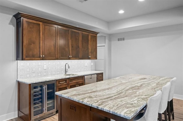 2189 W 89th Pl, Leawood, KS 66206 - kitchen with light wood-style flooring, visible vents, wine cooler, dishwasher, and a sink