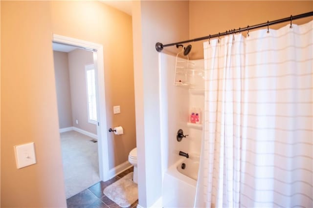 bathroom with toilet, shower / tub combo with curtain, baseboards, and tile patterned flooring