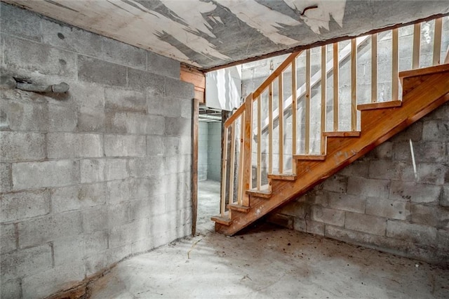 2915 Farrow Ave, Kansas City, KS 66104 - unfinished below grade area with stairway