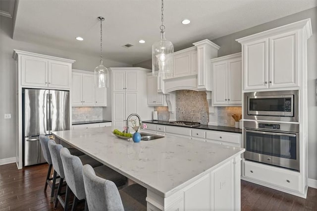 9874 Belmont Dr, Lenexa, KS 66227 - kitchen with stainless steel appliances, a sink, recessed lighting, dark wood finished floors, and baseboards