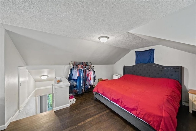 1340 E 85th St, Kansas City, MO 64131 - bedroom featuring lofted ceiling, wood finished floors, and a textured ceiling