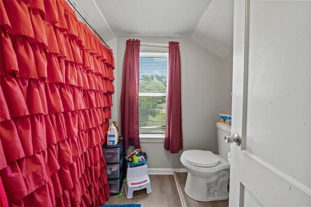1340 E 85th St, Kansas City, MO 64131 - full bath featuring lofted ceiling, wood finished floors, and a shower with shower curtain