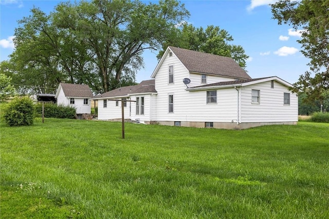 4933 SE Stubbs Rd, Tecumseh, KS 66542 - back of property featuring a lawn and roof with shingles