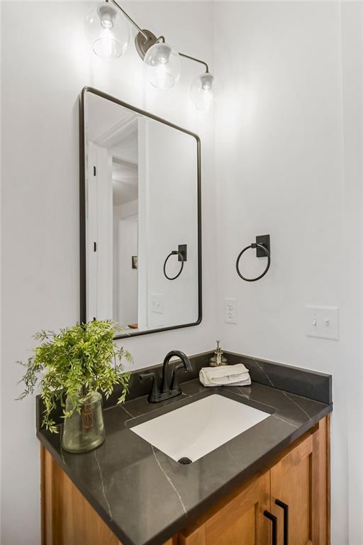 bathroom featuring a sink