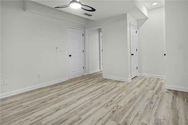 unfurnished room featuring light wood-type flooring, visible vents, baseboards, and ceiling fan