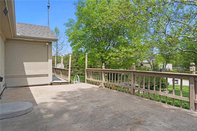19864 211th St, Tonganoxie, KS 66086 - view of patio / terrace