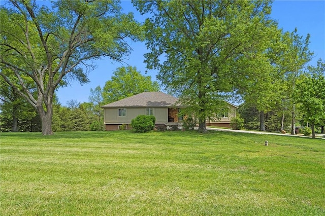 19864 211th St, Tonganoxie, KS 66086 - view of grassy yard