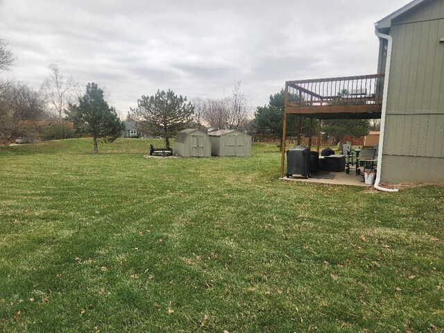 5773 Meadow Heights Dr, Shawnee, KS 66226 - view of grassy yard featuring a storage shed, a patio, an outdoor structure, and a deck
