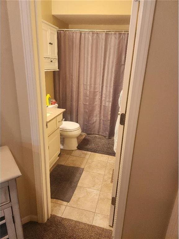5773 Meadow Heights Dr, Shawnee, KS 66226 - full bathroom with vanity, toilet, and a shower with shower curtain
